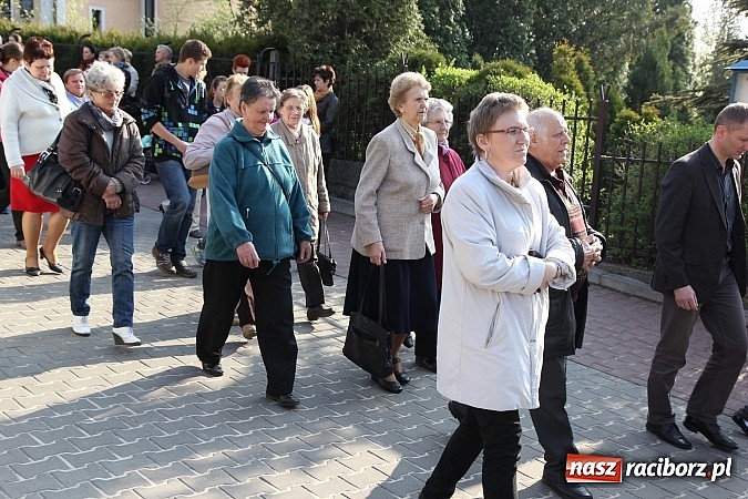 Zdjęcie w galerii na portalu naszraciborz.pl: Droga Krzyżowa ulicami Brzezia wiadomości z regionu