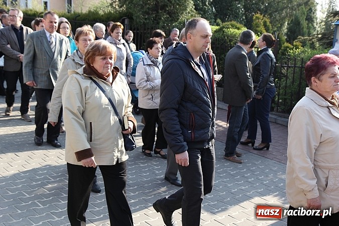 Zdjęcie w galerii na portalu naszraciborz.pl: Droga Krzyżowa ulicami Brzezia wiadomości z regionu