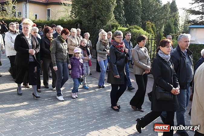 Zdjęcie w galerii na portalu naszraciborz.pl: Droga Krzyżowa ulicami Brzezia wiadomości z regionu