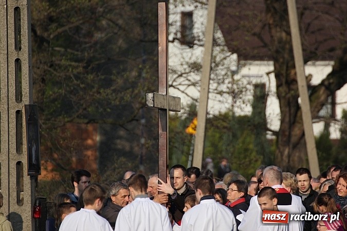 Zdjęcie w galerii na portalu naszraciborz.pl: Droga Krzyżowa ulicami Brzezia wiadomości z regionu