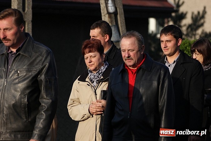 Zdjęcie w galerii na portalu naszraciborz.pl: Droga Krzyżowa ulicami Brzezia wiadomości z regionu