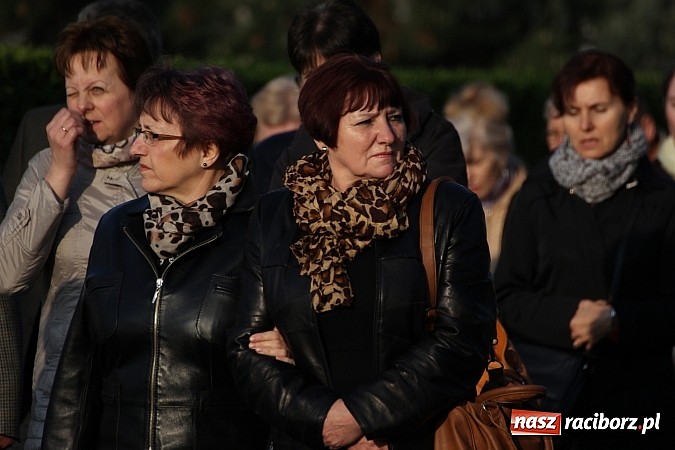 Zdjęcie w galerii na portalu naszraciborz.pl: Droga Krzyżowa ulicami Brzezia wiadomości z regionu