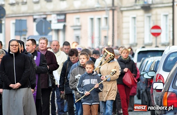 Zdjęcie w galerii na portalu naszraciborz.pl: Wspólna droga krzyżowa raciborskich parafii wiadomości z regionu