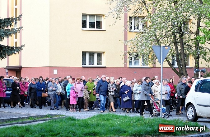 Zdjęcie w galerii na portalu naszraciborz.pl: Wspólna droga krzyżowa raciborskich parafii wiadomości z regionu