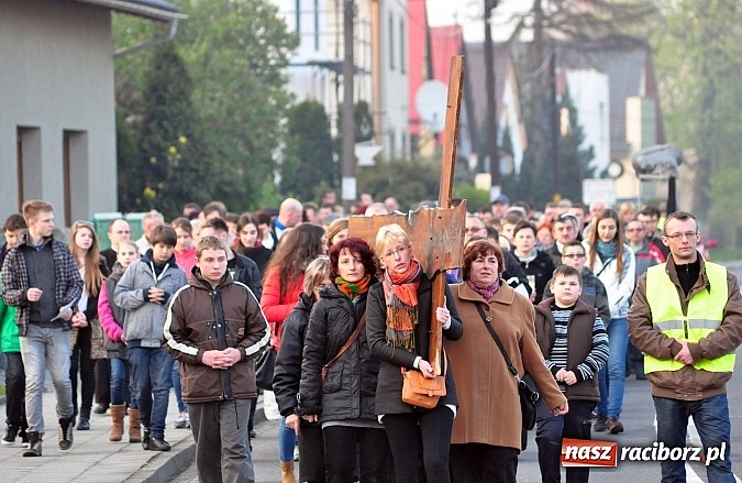 Zdjęcie w galerii na portalu naszraciborz.pl: Wspólna droga krzyżowa raciborskich parafii wiadomości z regionu