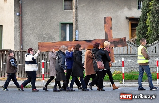 Zdjęcie w galerii na portalu naszraciborz.pl: Wspólna droga krzyżowa raciborskich parafii wiadomości z regionu