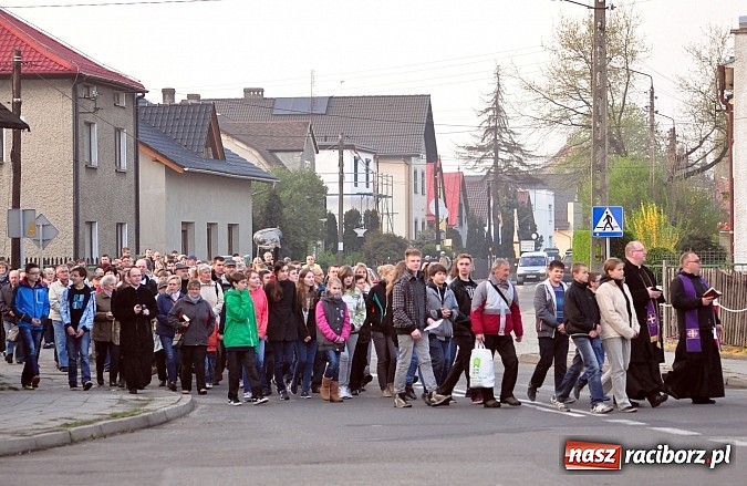 Zdjęcie w galerii na portalu naszraciborz.pl: Wspólna droga krzyżowa raciborskich parafii wiadomości z regionu