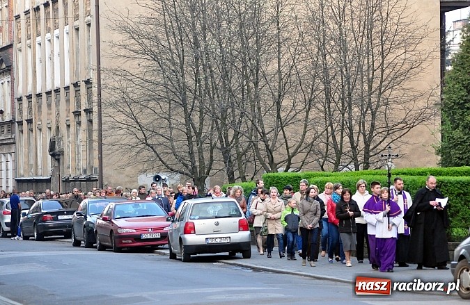 Zdjęcie w galerii na portalu naszraciborz.pl: Wspólna droga krzyżowa raciborskich parafii wiadomości z regionu