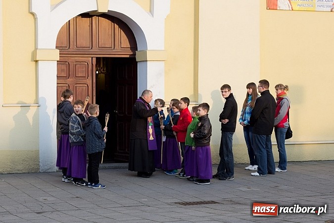 Zdjęcie w galerii na portalu naszraciborz.pl: Wspólna droga krzyżowa raciborskich parafii wiadomości z regionu