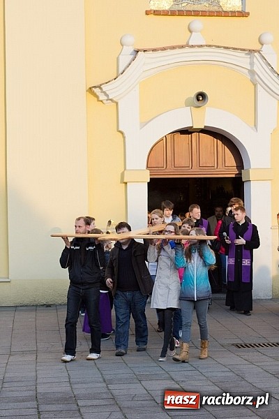 Zdjęcie w galerii na portalu naszraciborz.pl: Wspólna droga krzyżowa raciborskich parafii wiadomości z regionu