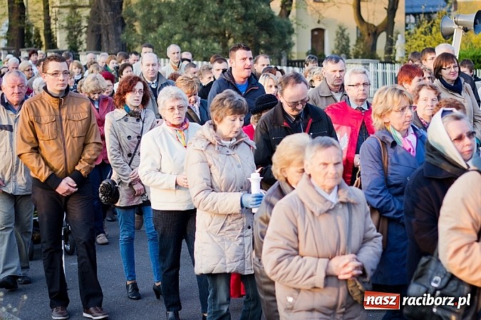 Zdjęcie w galerii na portalu naszraciborz.pl: Wspólna droga krzyżowa raciborskich parafii wiadomości z regionu