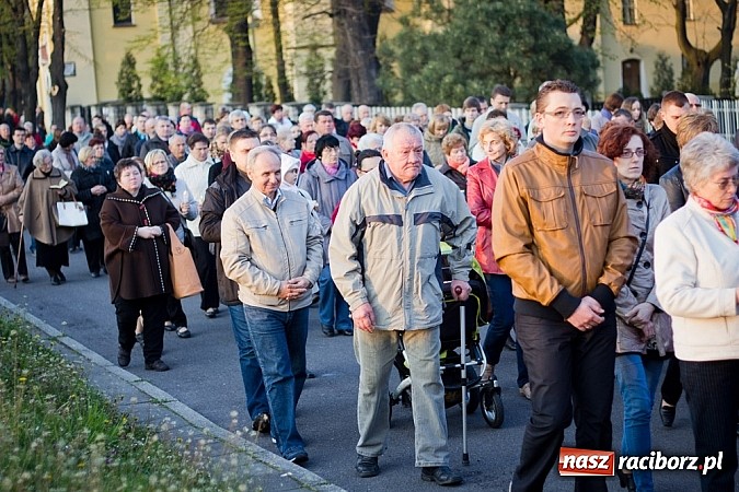 Zdjęcie w galerii na portalu naszraciborz.pl: Wspólna droga krzyżowa raciborskich parafii wiadomości z regionu