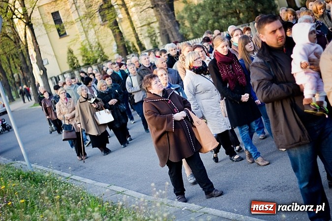 Zdjęcie w galerii na portalu naszraciborz.pl: Wspólna droga krzyżowa raciborskich parafii wiadomości z regionu