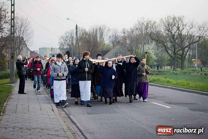 Zdjęcie w galerii na portalu naszraciborz.pl: Wspólna droga krzyżowa raciborskich parafii wiadomości z regionu