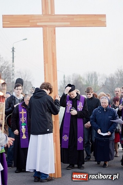 Zdjęcie w galerii na portalu naszraciborz.pl: Wspólna droga krzyżowa raciborskich parafii wiadomości z regionu