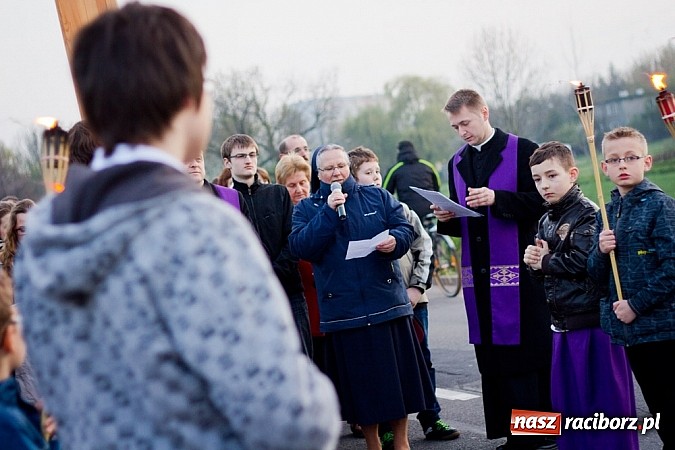Zdjęcie w galerii na portalu naszraciborz.pl: Wspólna droga krzyżowa raciborskich parafii wiadomości z regionu
