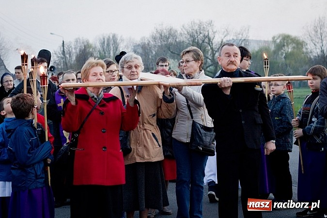 Zdjęcie w galerii na portalu naszraciborz.pl: Wspólna droga krzyżowa raciborskich parafii wiadomości z regionu