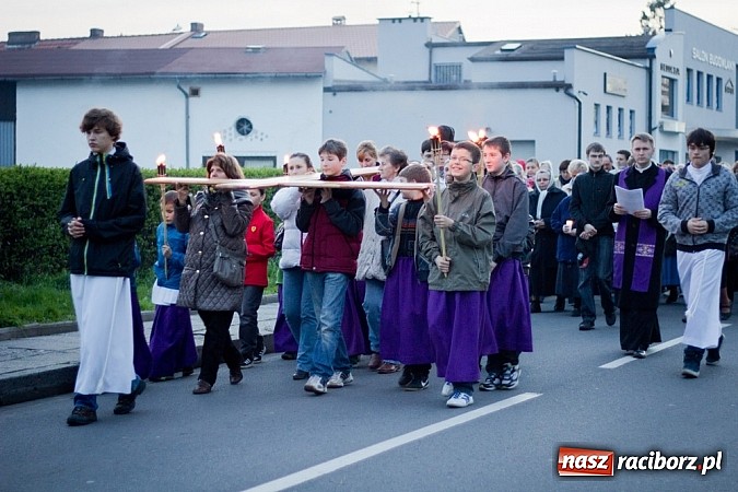 Zdjęcie w galerii na portalu naszraciborz.pl: Wspólna droga krzyżowa raciborskich parafii wiadomości z regionu