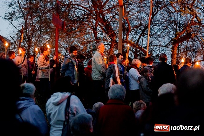 Zdjęcie w galerii na portalu naszraciborz.pl: Wspólna droga krzyżowa raciborskich parafii wiadomości z regionu