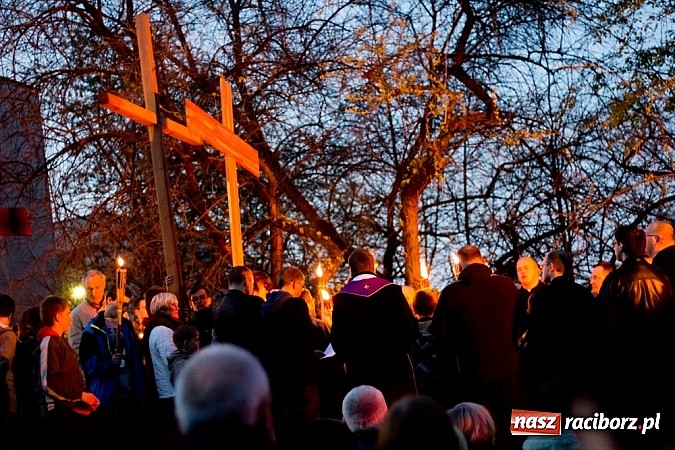 Zdjęcie w galerii na portalu naszraciborz.pl: Wspólna droga krzyżowa raciborskich parafii wiadomości z regionu