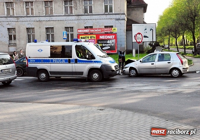 Zdjęcie w galerii na portalu naszraciborz.pl: Kraksa przy starym Despolu. Audi wymusiło pierwszeństwo wiadomości z regionu