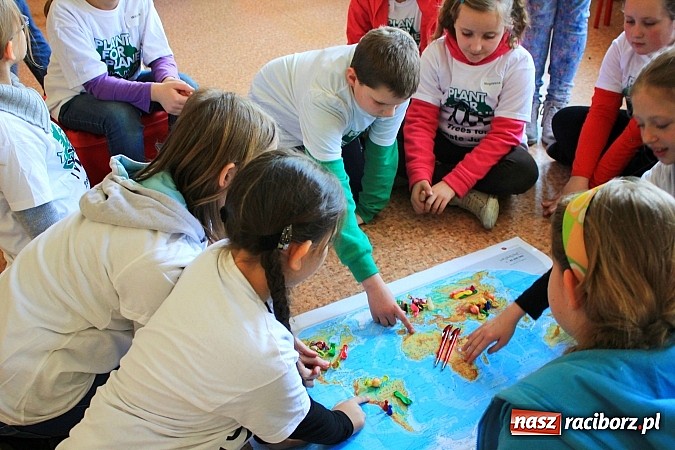 Zdjęcie w galerii na portalu naszraciborz.pl: Plant-for-the-Planet w SP 4, czyli edukacyjne warsztaty ekologiczne dla najmłodszych wiadomości z regionu