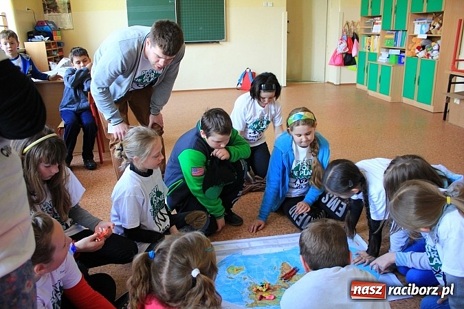 Zdjęcie w galerii na portalu naszraciborz.pl: Plant-for-the-Planet w SP 4, czyli edukacyjne warsztaty ekologiczne dla najmłodszych wiadomości z regionu