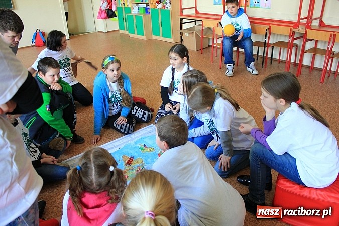 Zdjęcie w galerii na portalu naszraciborz.pl: Plant-for-the-Planet w SP 4, czyli edukacyjne warsztaty ekologiczne dla najmłodszych wiadomości z regionu