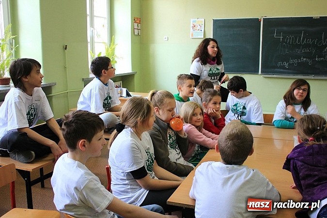 Zdjęcie w galerii na portalu naszraciborz.pl: Plant-for-the-Planet w SP 4, czyli edukacyjne warsztaty ekologiczne dla najmłodszych wiadomości z regionu