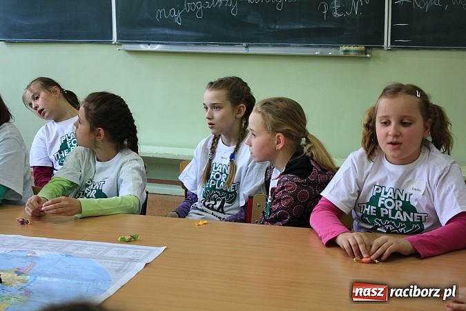 Zdjęcie w galerii na portalu naszraciborz.pl: Plant-for-the-Planet w SP 4, czyli edukacyjne warsztaty ekologiczne dla najmłodszych wiadomości z regionu