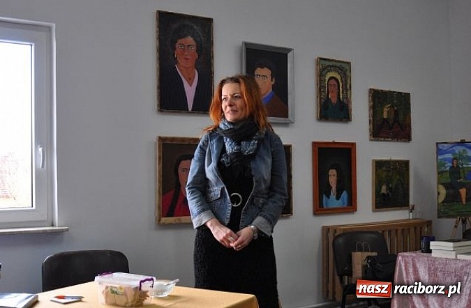 Zdjęcie w galerii na portalu naszraciborz.pl: Katarzyna Enerlich na otwarcie miejskiej biblioteki wiadomości z regionu