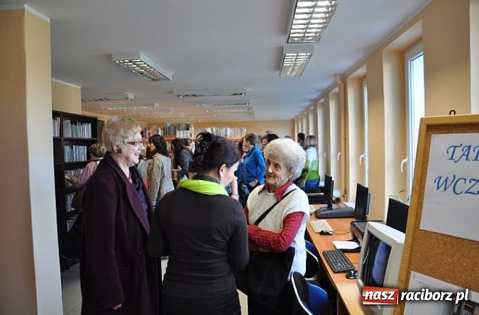 Zdjęcie w galerii na portalu naszraciborz.pl: Katarzyna Enerlich na otwarcie miejskiej biblioteki wiadomości z regionu