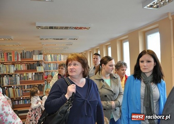 Zdjęcie w galerii na portalu naszraciborz.pl: Katarzyna Enerlich na otwarcie miejskiej biblioteki wiadomości z regionu