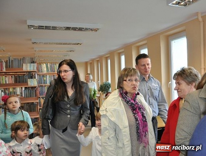 Zdjęcie w galerii na portalu naszraciborz.pl: Katarzyna Enerlich na otwarcie miejskiej biblioteki wiadomości z regionu