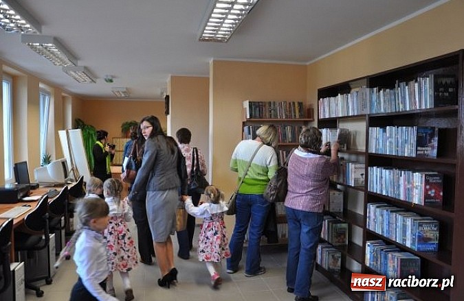 Zdjęcie w galerii na portalu naszraciborz.pl: Katarzyna Enerlich na otwarcie miejskiej biblioteki wiadomości z regionu