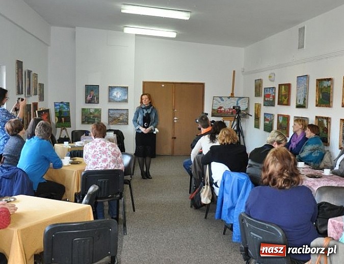 Zdjęcie w galerii na portalu naszraciborz.pl: Katarzyna Enerlich na otwarcie miejskiej biblioteki wiadomości z regionu