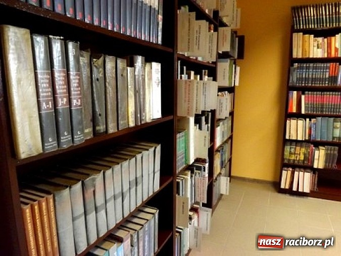 Zdjęcie w galerii na portalu naszraciborz.pl: Katarzyna Enerlich na otwarcie miejskiej biblioteki wiadomości z regionu