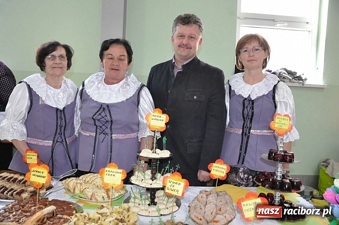 Zdjęcie w galerii na portalu naszraciborz.pl: Po śląsku i chińsku na festiwalu potraw w Pietrowicach Wielkich wiadomości z regionu