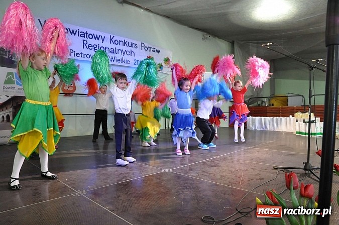 Zdjęcie w galerii na portalu naszraciborz.pl: Po śląsku i chińsku na festiwalu potraw w Pietrowicach Wielkich wiadomości z regionu