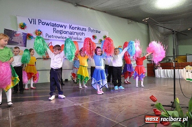 Zdjęcie w galerii na portalu naszraciborz.pl: Po śląsku i chińsku na festiwalu potraw w Pietrowicach Wielkich wiadomości z regionu