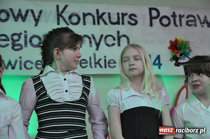 Zdjęcie w galerii na portalu naszraciborz.pl: Po śląsku i chińsku na festiwalu potraw w Pietrowicach Wielkich wiadomości z regionu