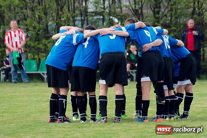 Zdjęcie w galerii na portalu naszraciborz.pl: Udany rewanż rezerw gaszowickiego Dębu. Wicher niegroźną bryzą wiadomości z regionu