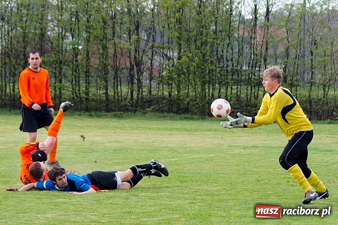 Zdjęcie w galerii na portalu naszraciborz.pl: Udany rewanż rezerw gaszowickiego Dębu. Wicher niegroźną bryzą wiadomości z regionu
