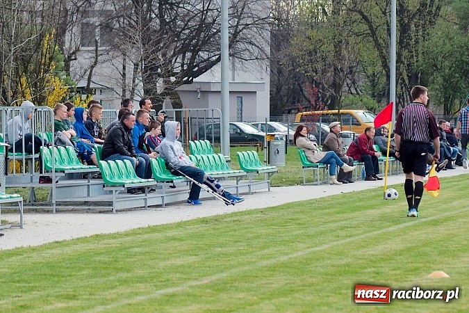 Zdjęcie w galerii na portalu naszraciborz.pl: Udany rewanż rezerw gaszowickiego Dębu. Wicher niegroźną bryzą wiadomości z regionu