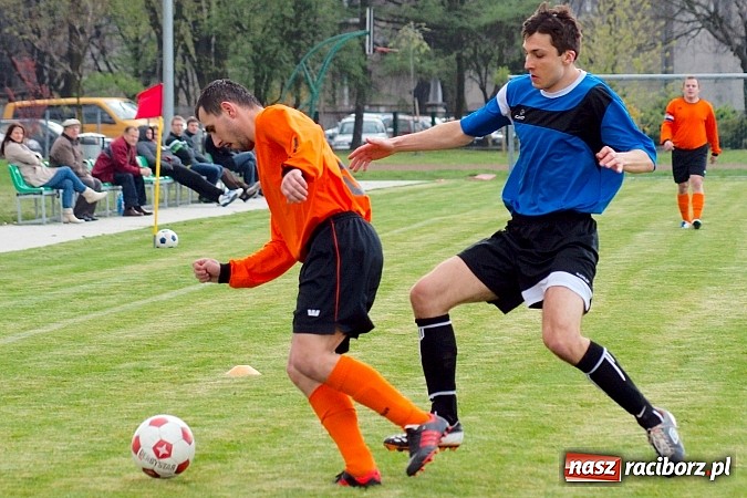 Zdjęcie w galerii na portalu naszraciborz.pl: Udany rewanż rezerw gaszowickiego Dębu. Wicher niegroźną bryzą wiadomości z regionu