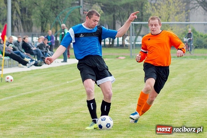 Zdjęcie w galerii na portalu naszraciborz.pl: Udany rewanż rezerw gaszowickiego Dębu. Wicher niegroźną bryzą wiadomości z regionu