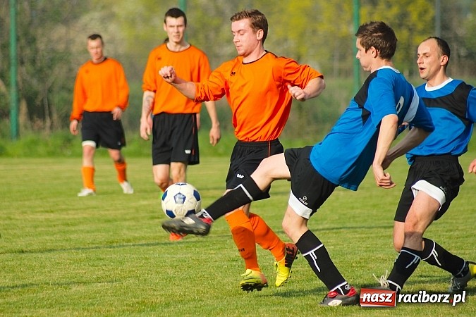 Zdjęcie w galerii na portalu naszraciborz.pl: Udany rewanż rezerw gaszowickiego Dębu. Wicher niegroźną bryzą wiadomości z regionu