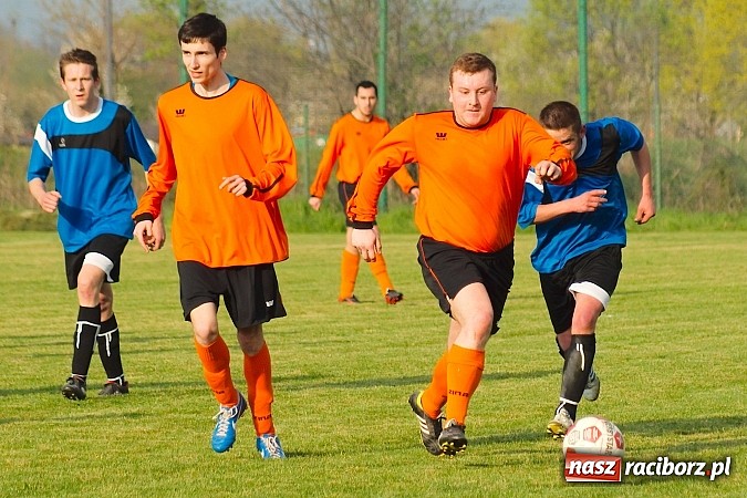 Zdjęcie w galerii na portalu naszraciborz.pl: Udany rewanż rezerw gaszowickiego Dębu. Wicher niegroźną bryzą wiadomości z regionu