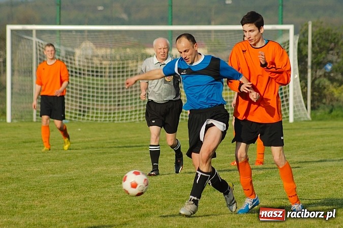 Zdjęcie w galerii na portalu naszraciborz.pl: Udany rewanż rezerw gaszowickiego Dębu. Wicher niegroźną bryzą wiadomości z regionu