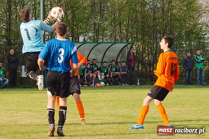 Zdjęcie w galerii na portalu naszraciborz.pl: Udany rewanż rezerw gaszowickiego Dębu. Wicher niegroźną bryzą wiadomości z regionu